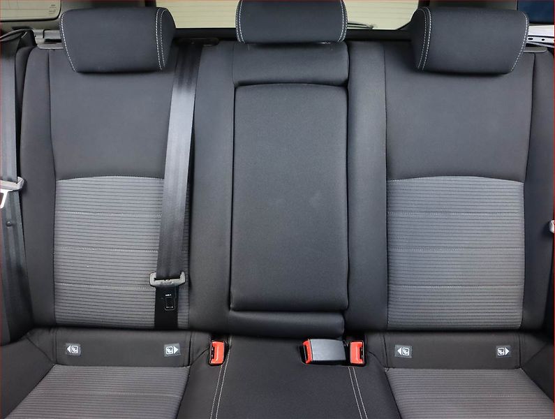 Toyota Avensis (2016) 2.0 D-4D, Serv.kniha, Navi - fotka 10 z 18