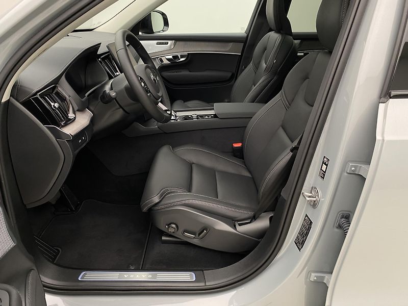 Volvo XC90 (2026) T8 AWD Plug-in DARK PLUS 7m - fotka 3 z 75