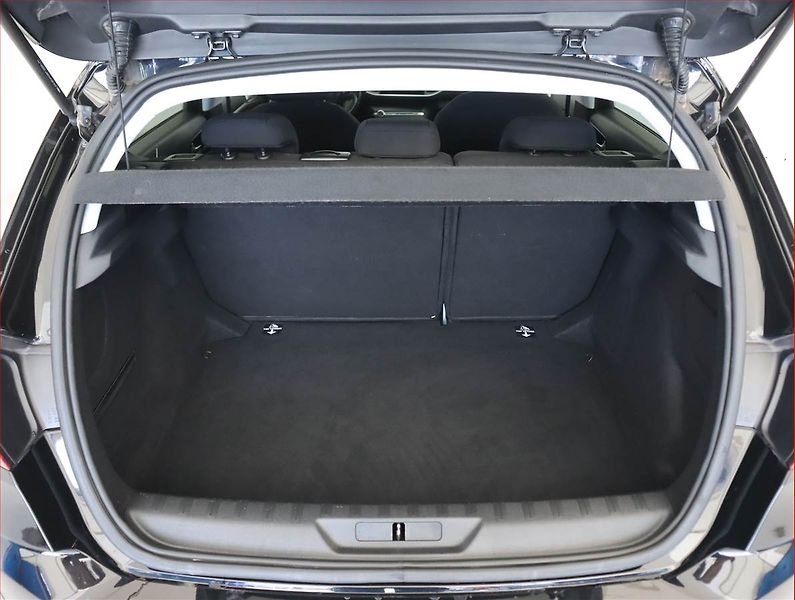 Peugeot 308 (2019) 1.5 BlueHDi, Serv.kniha, Navi - fotka 14 z 20