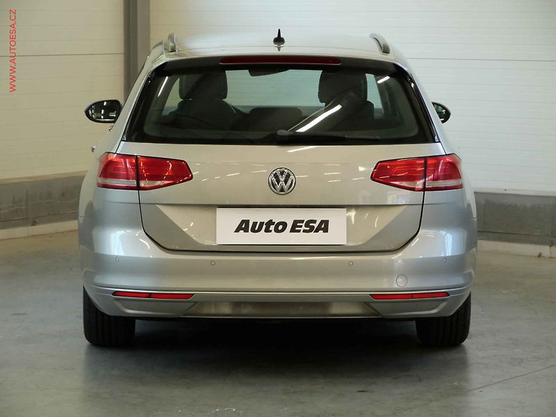 Volkswagen Passat (2015) 2.0 TDi, Comfortline, DSG - fotka 5 z 20