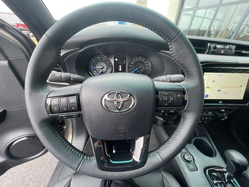 Toyota Hilux 2.8 D-4D automat Invincible - fotka 23 z 28