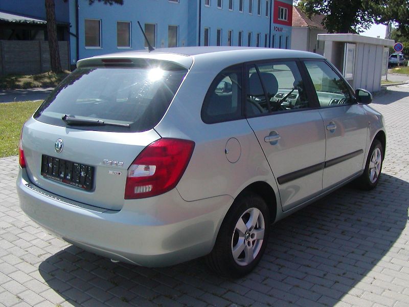 Škoda Fabia (2012) 1.6TDi,AMBIENTE, CLIMATRONIC!! - fotka 4 z 33