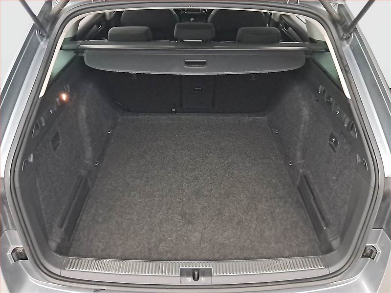 Škoda Superb (2015) 2.0 TDI, Navi, Bi-Xenony - fotka 14 z 19