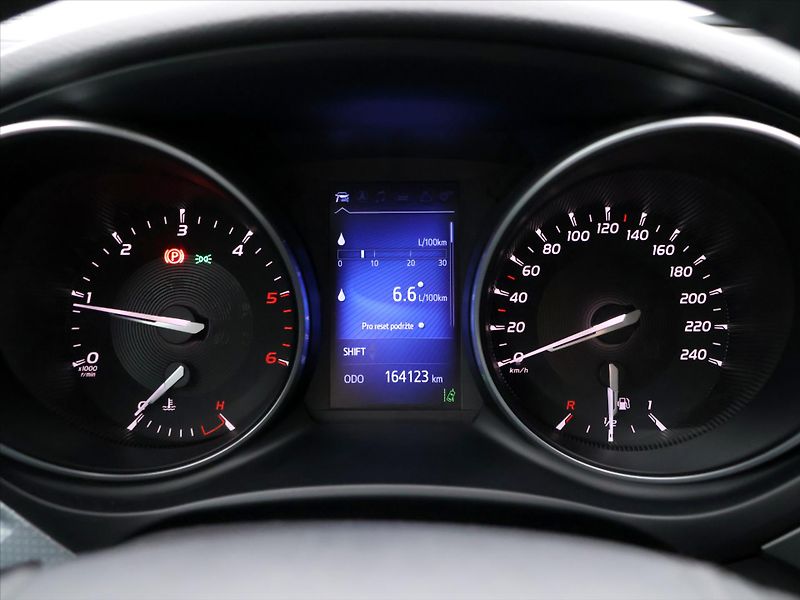 Toyota Avensis 2,0 D-4D 105kW Aut.klima CZ - fotka 16 z 36
