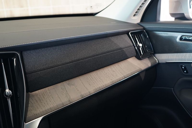 Volvo XC90 T8 AWD PLUS, Ventilace, 360° - fotka 41 z 48