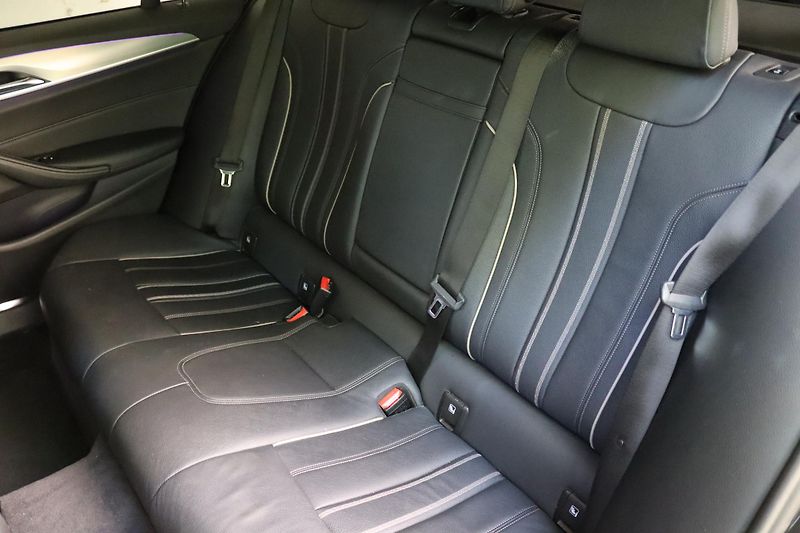 BMW Řada 5 530D XDRIVE TOUR G31 M-PAKET  - fotka 41 z 50