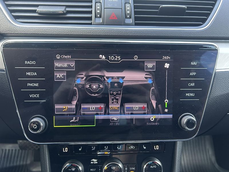 Škoda Superb 2.0TDI 147kW DSG - fotka 22 z 25