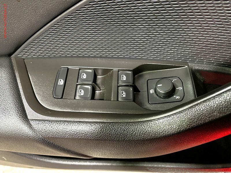 Škoda Octavia (2020) 2.0 TDi, ČR, Ambition, LED - fotka 12 z 17