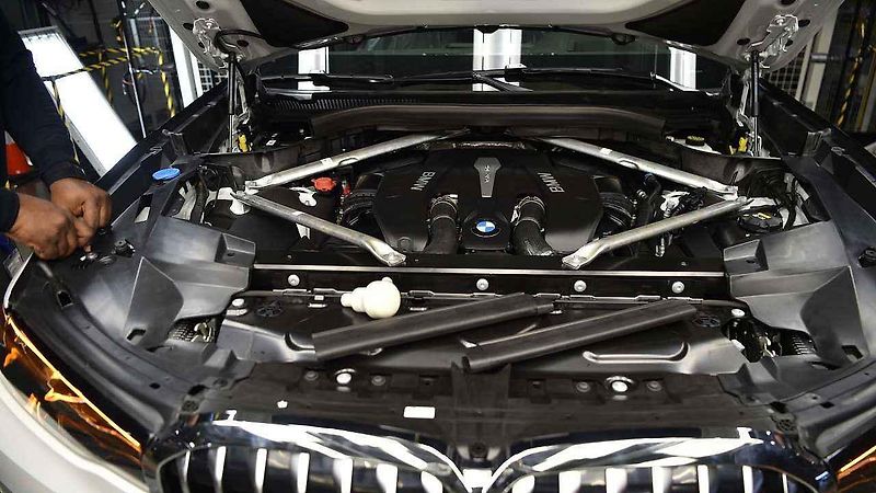 Záběry z výroby prototypů nového BMW X7.