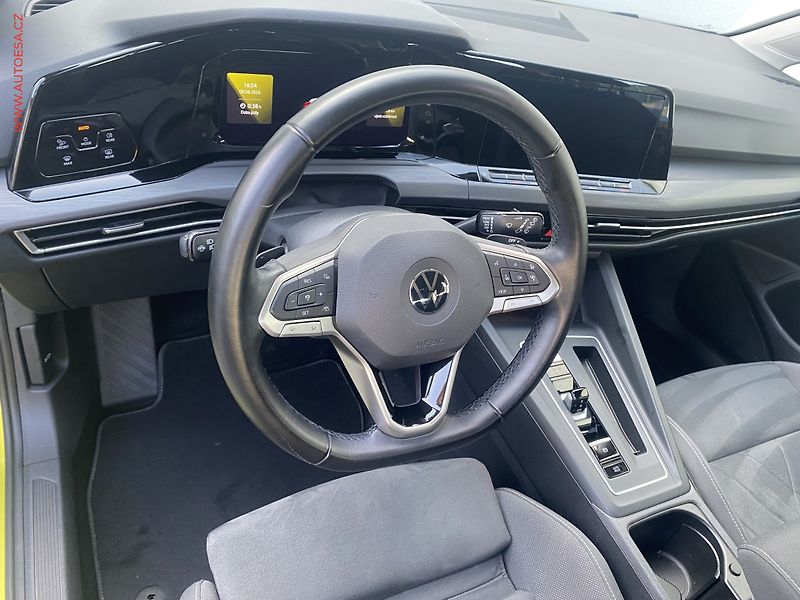Volkswagen Golf (2021) 1.5 TSi, ČR, DSG, LED - fotka 13 z 20