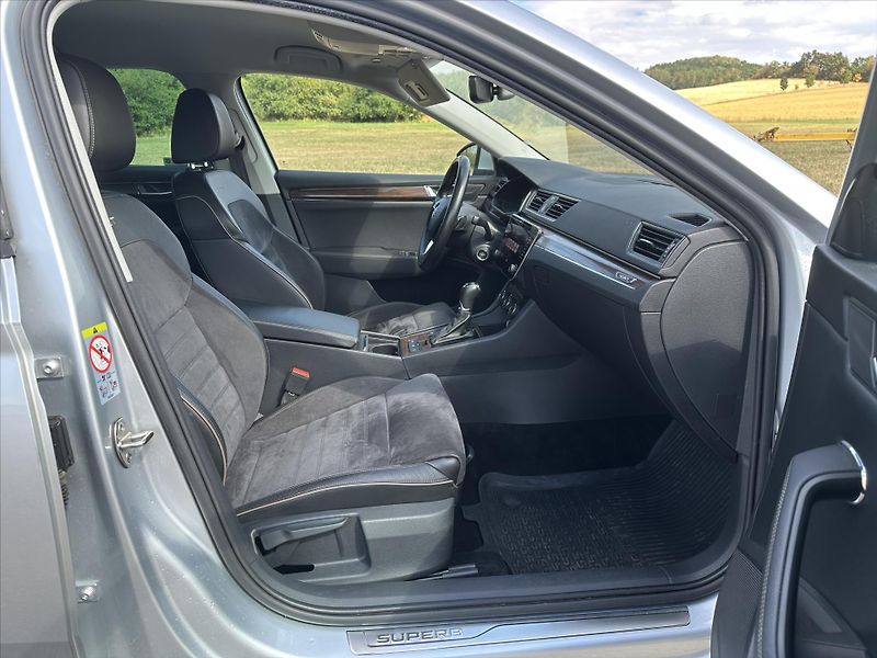 Škoda Superb 2,0 TDI 140kW DSG Scout 4x4 CZ - fotka 12 z 39