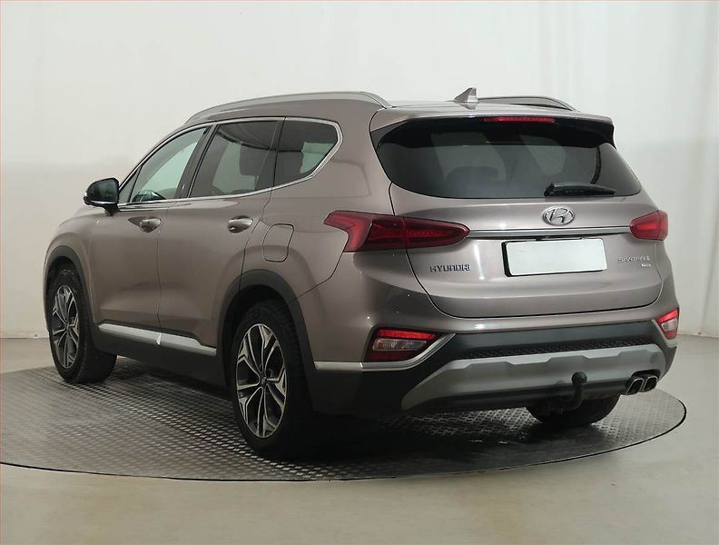 Hyundai Santa Fe (2020) 2.2 CRDi - fotka 4 z 15