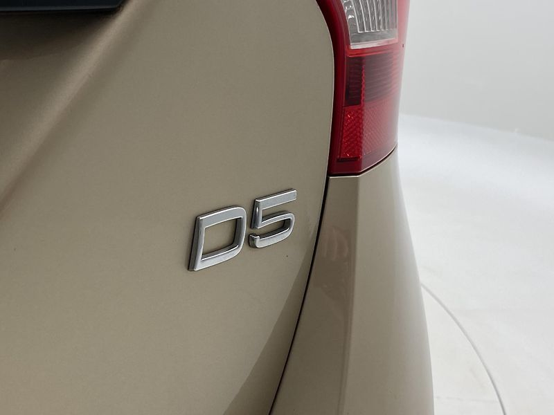Volvo V60 D5 MOMENTUM REZERVACE - fotka 33 z 43