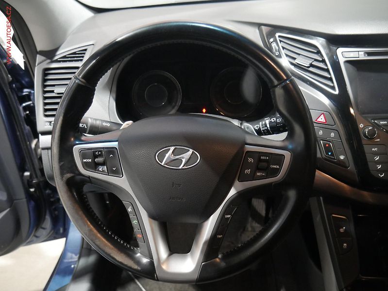 Hyundai i40 (2014) 1.7 CRDi, AT, navi, kamera, - fotka 13 z 21
