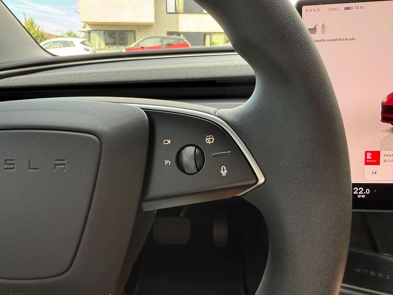 Tesla Model 3 Standart Range Premium - fotka 31 z 37