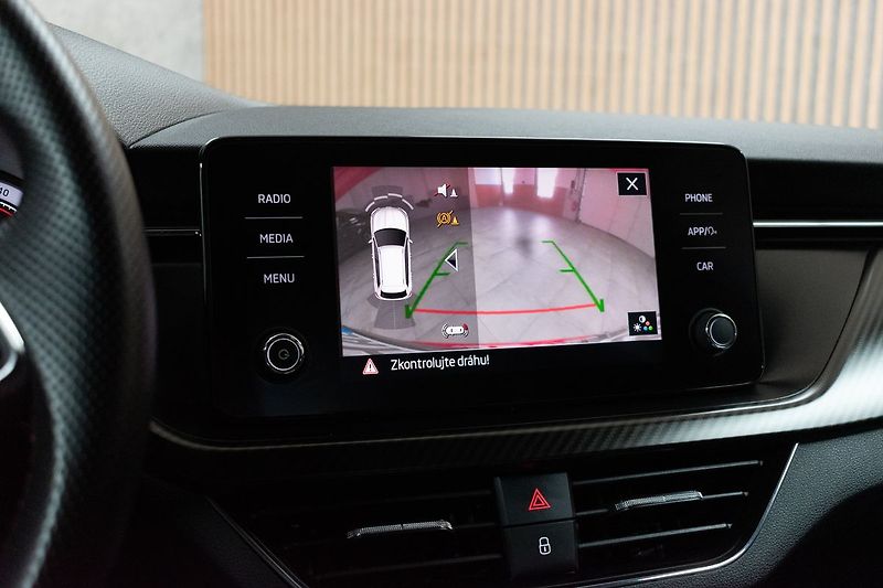Škoda Kamiq 1.0 TSI MonteCarlo*TAŽNÉ*ČR 1M - fotka 25 z 44
