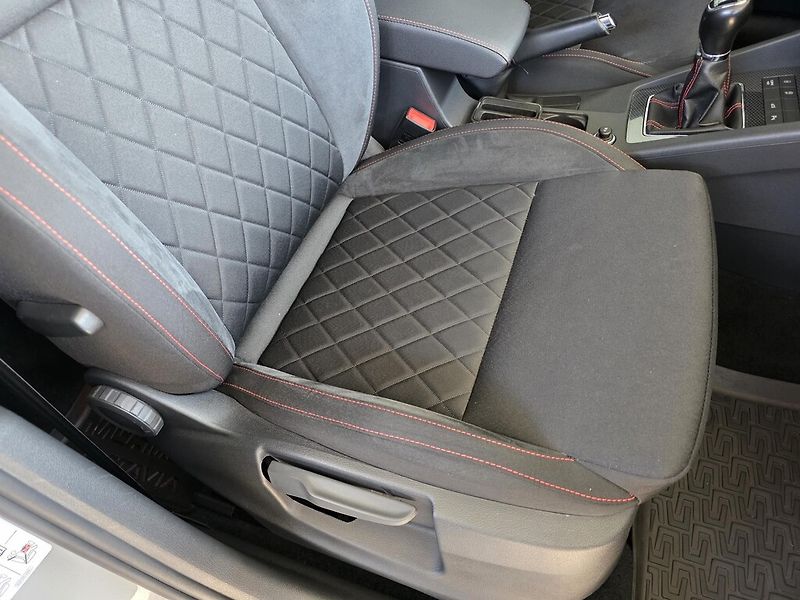 Škoda Octavia Combi 2,0 TDi 135 kW RS - fotka 21 z 23