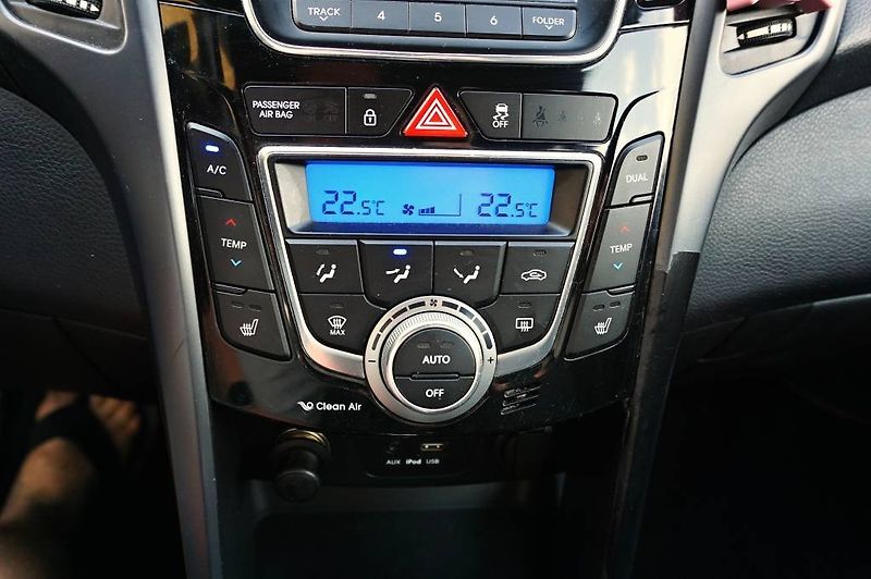 Hyundai i30 (2016) CZECH GO! 1,6 GDI 99 kW - fotka 30 z 44