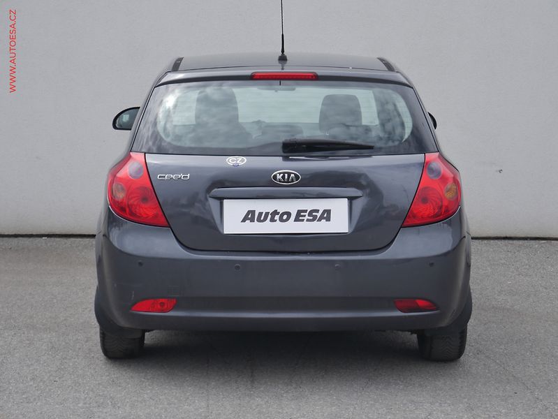 Kia Ceed (2007) 1.4 CVVT, ČR - fotka 5 z 15