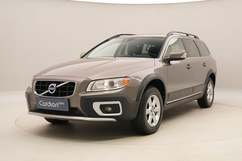 Volvo XC70 D5 AWD SUMMUM REZERVACE - fotka 1 z 49