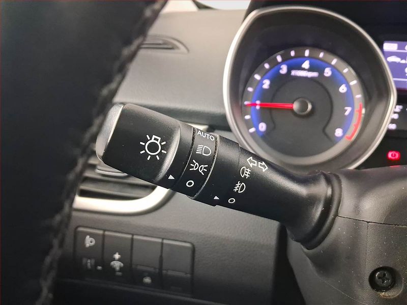 Hyundai i30 (2015) 1.6 MPI, Tempomat - fotka 16 z 20