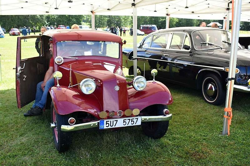 Na varnsdorfském koupališti si dali sraz majitelé veteránů.