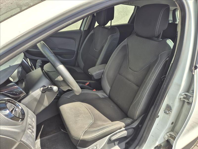 Renault Clio 1,2 i GrandTour Klima Výhřev - fotka 13 z 28