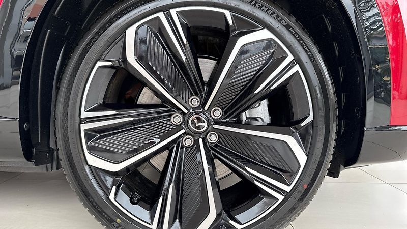 Mazda CX-6e (2026) Takumi černá kůže 21´´ kola - fotka 8 z 25