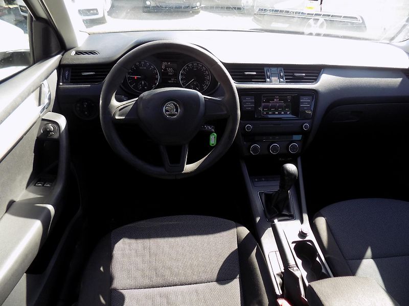 Škoda Octavia 1,6 TDI 81 KW NOVÉ ROZVODY!!! - fotka 20 z 38