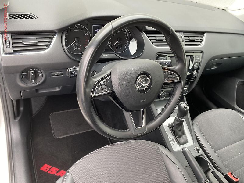 Škoda Octavia (2013) 1.4 TSi, Elegance, DSG - fotka 12 z 19