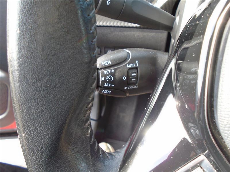 Peugeot 2008 1,2 - fotka 29 z 30