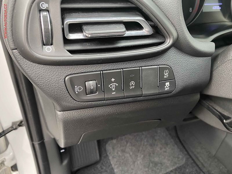 Hyundai i30 (2023) 1.5 T-GDi 48V, 1.maj,ČR - fotka 14 z 18