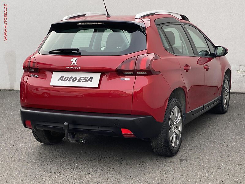 Peugeot 2008 (2017) 1.2 PT, ČR, Active, AT - fotka 4 z 20