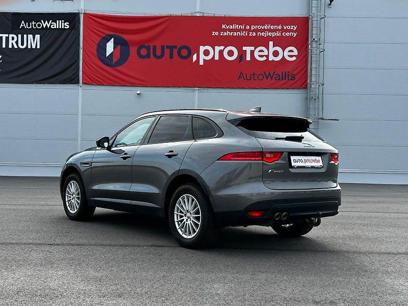 Jaguar F-Pace 20d Aut. Prestige AWD PANO TZ  - fotka 5 z 25