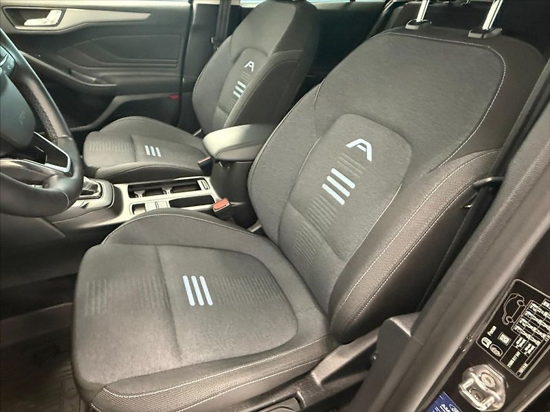 Ford Focus 1,0 i ACTIVE předplacený servi - fotka 9 z 10