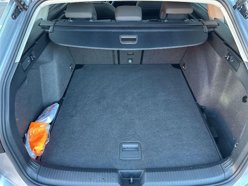 Volkswagen Golf Variant (2024) 1.5 eTSI DSG Life - fotka 28 z 33