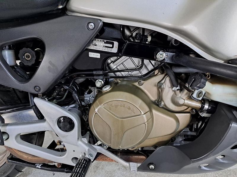 Honda XL 1000 V Varadero (2000) - fotka 16 z 17