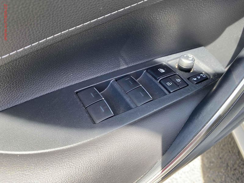 Toyota Corolla (2019) 1.2 T, ČR, Style - fotka 13 z 17