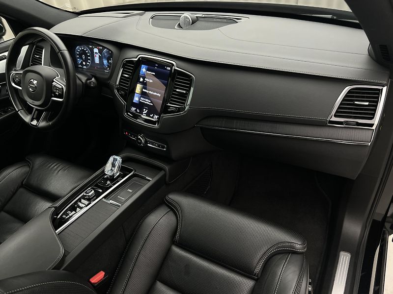 Volvo XC90 B5 AWD INSCRIPTION AUT 7 MÍST - fotka 24 z 50