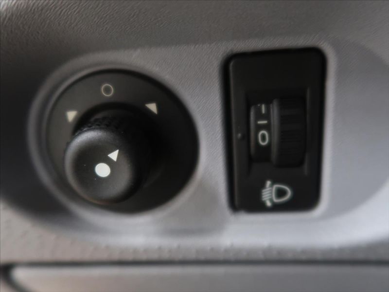 Citroën C3 1,4 i Pluriel - fotka 17 z 33