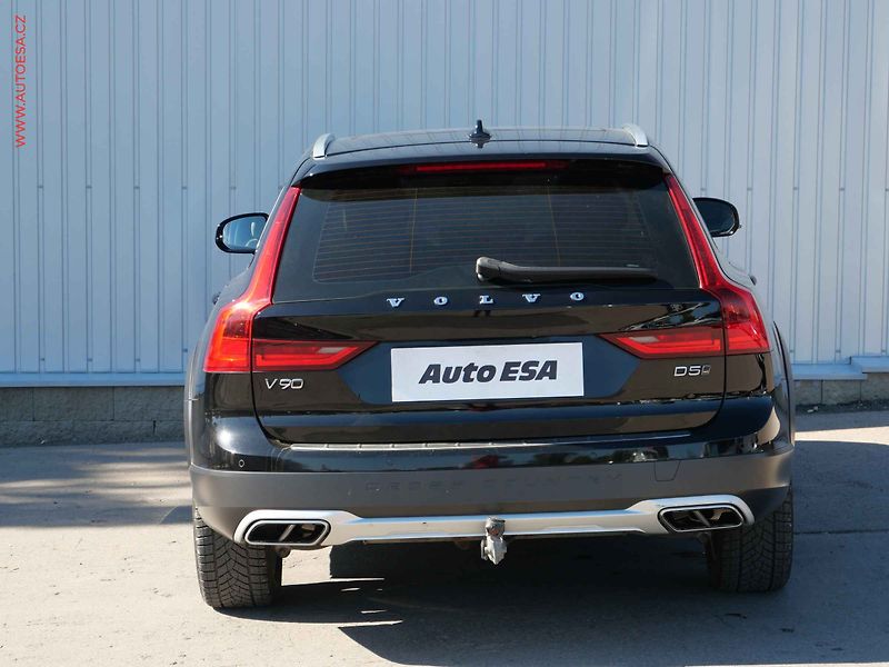 Volvo V90 (2018) 2.0 D5 4x4, Cross Country - fotka 5 z 34