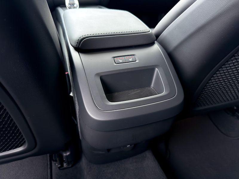 Volvo XC60 B5 AWD PLUS DARK /ventil. sed. - fotka 17 z 48