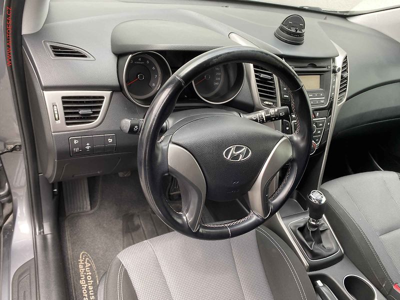 Hyundai i30 (2013) 1.4 CVVT, AC, park.čidla - fotka 12 z 14