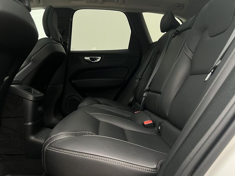 Volvo XC60 T6 AWD DARK PLUS CZ 1. maj. - fotka 6 z 49