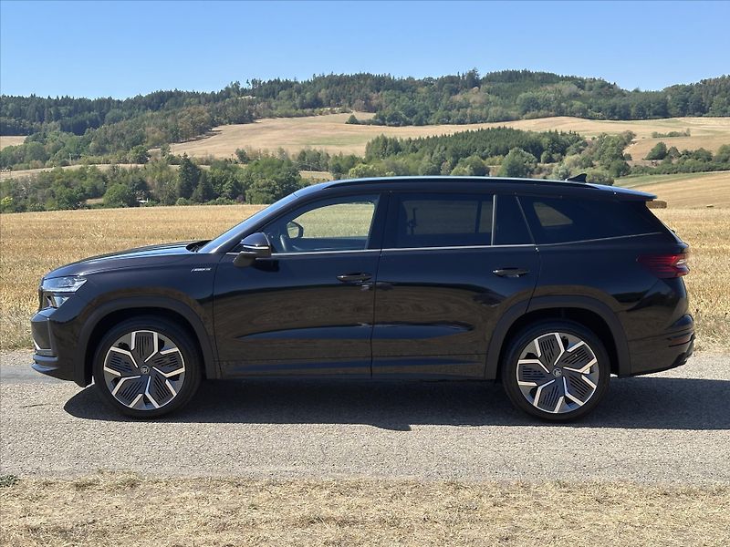 Škoda Kodiaq 2,0 TDI DSG 4x4 Sportline 7-Mí - fotka 4 z 36