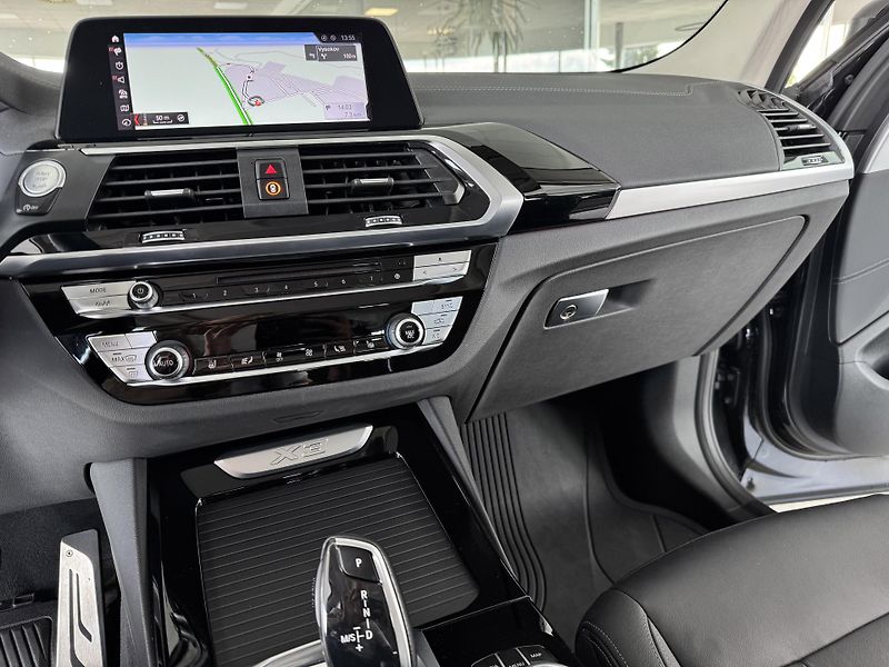 BMW X3 30d xDrive*Head-Up*360Kam*Pano - fotka 19 z 40