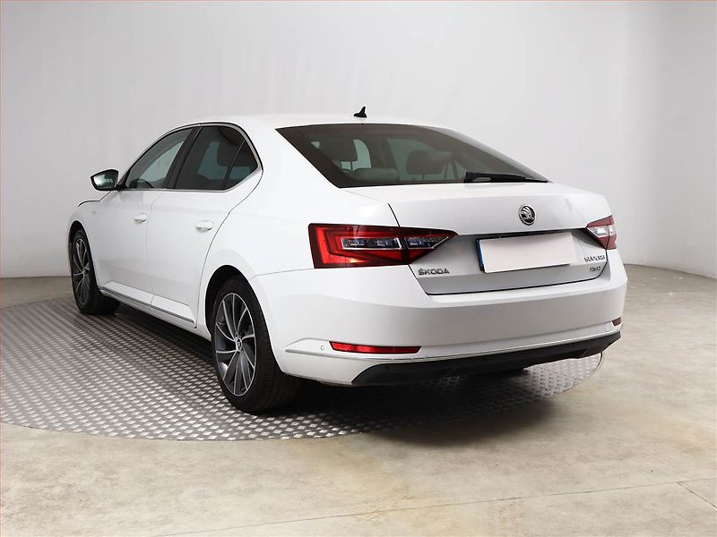 Škoda Superb (2019) Laurin&Klement 2.0 TDI 4x4 - fotka 4 z 23