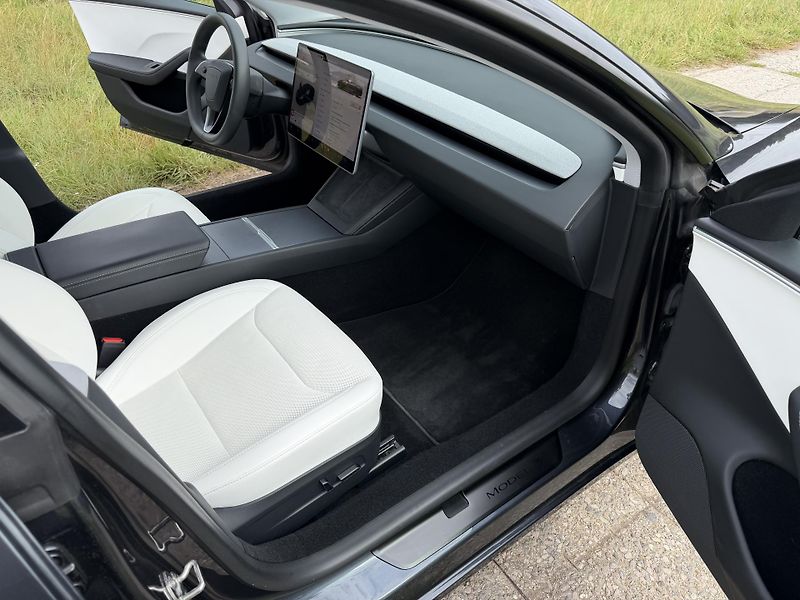 Tesla Model 3 (2024) Highland  - fotka 14 z 19