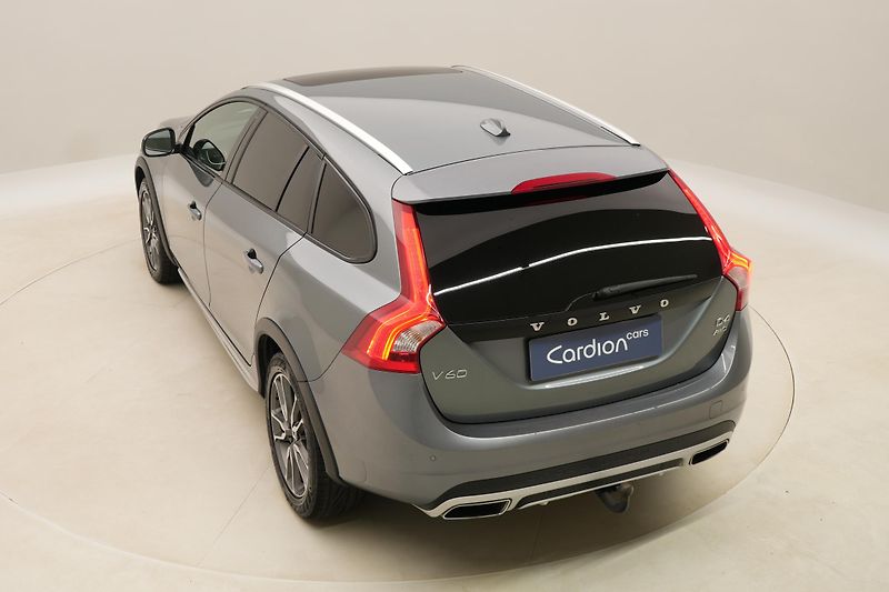 Volvo V60 CC D4 AWD SUMMUM REZERVACE - fotka 17 z 42
