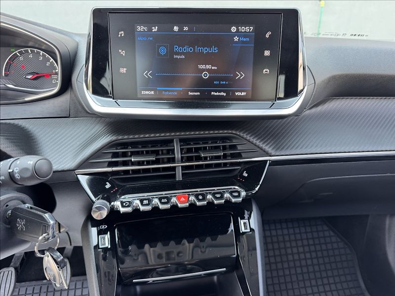 Peugeot 2008 1,2 i ALLURE DPH 1.maj původČR - fotka 32 z 50